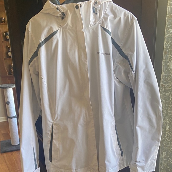 Columbia White and Gray Jacket Sleeve Detail - Picture 1 of 16